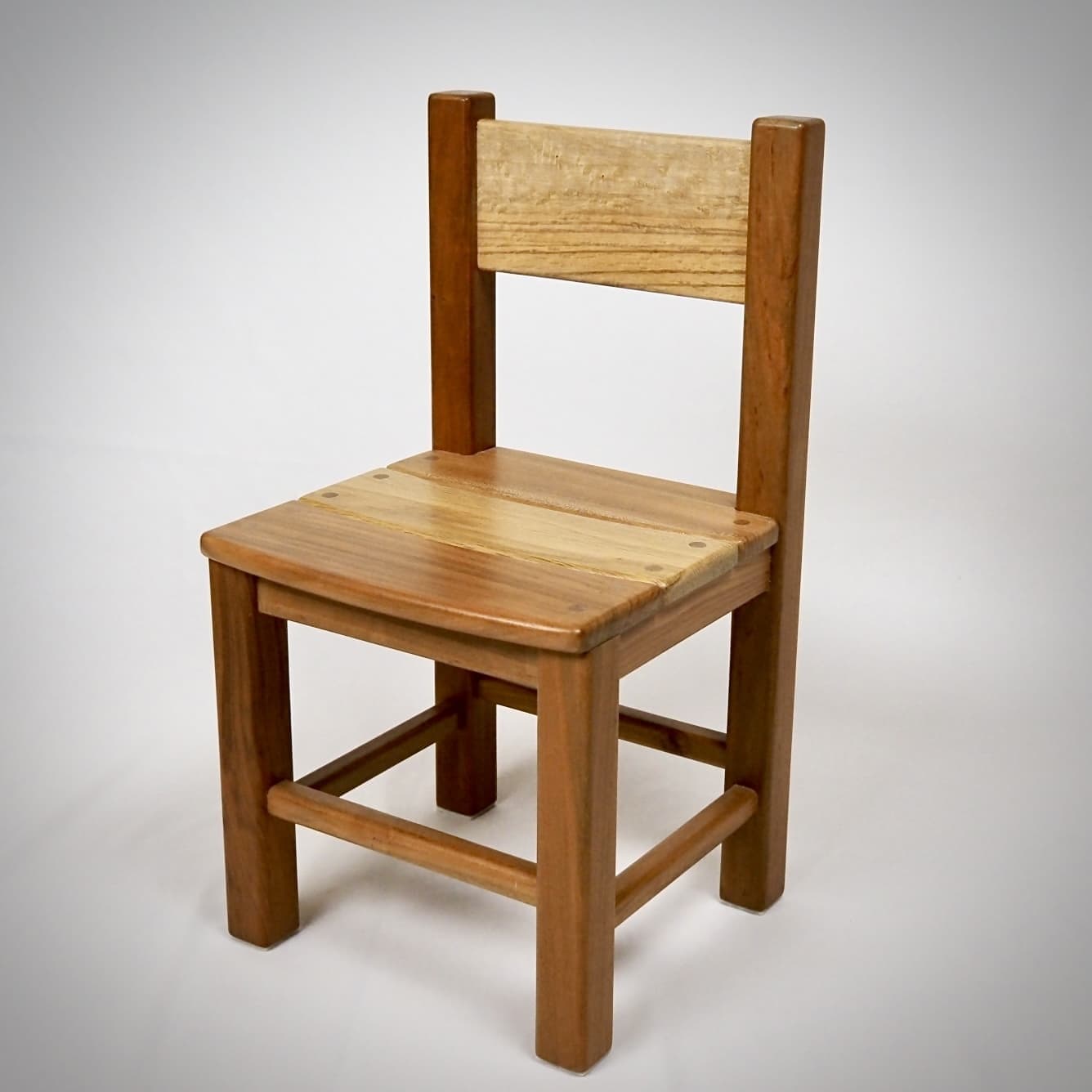 木工房ニレさん椅子