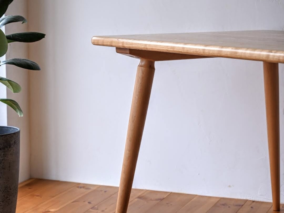 ダイニングテーブル一部